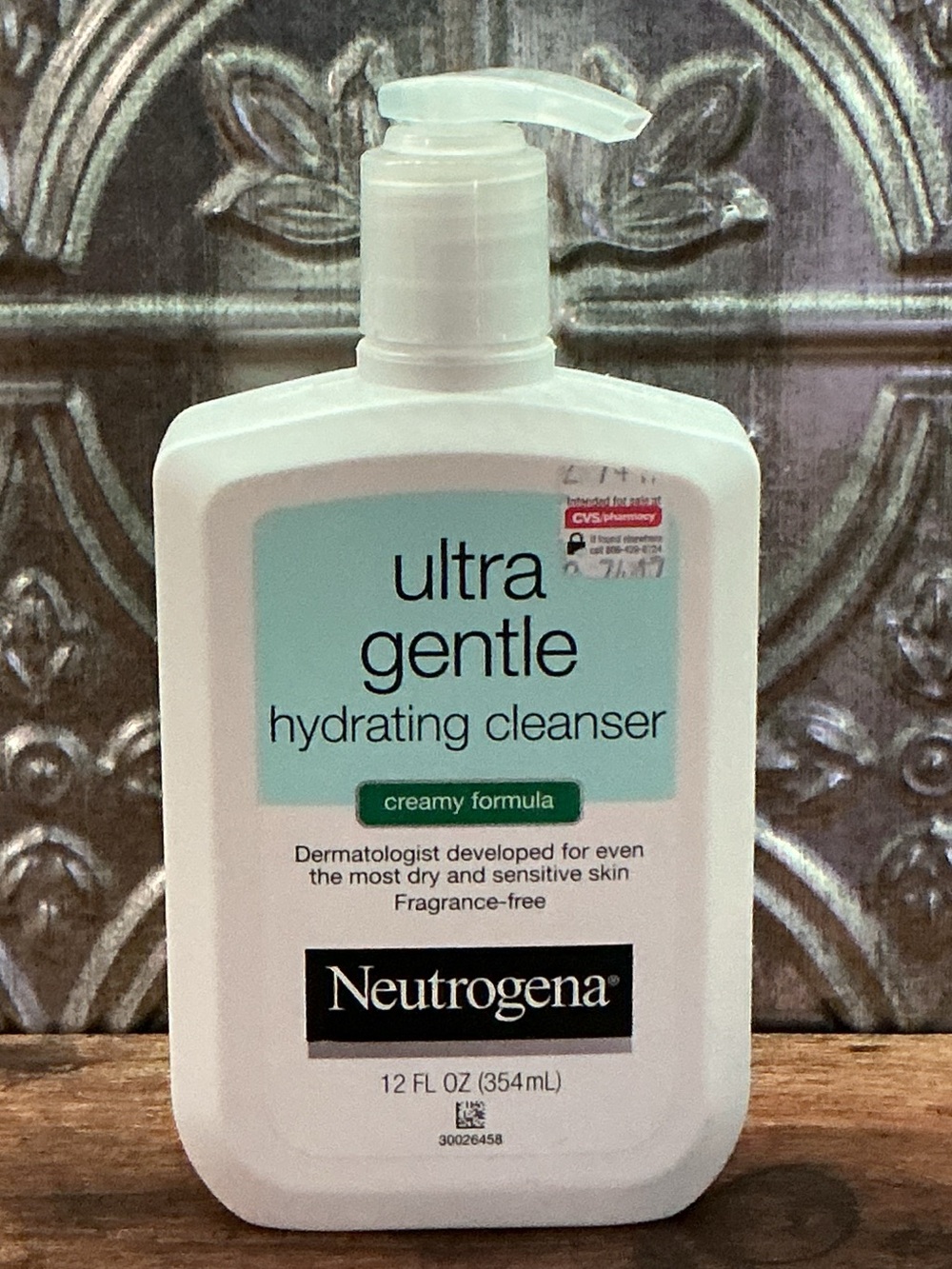 Neutrogena Ultra Gentle Hydrating Cleanser - White with Aqua Label